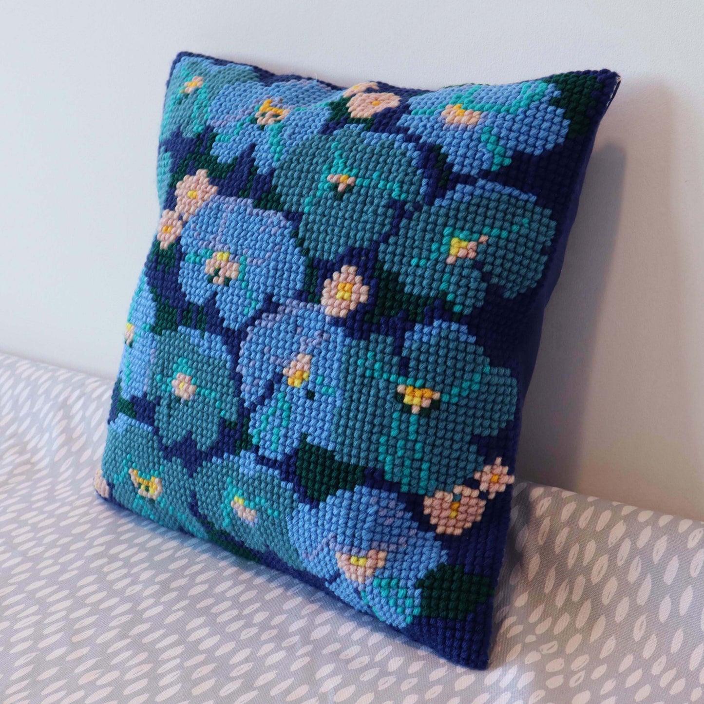 CROSS STITCH KIT - CUSHION - MODERN FLORAL